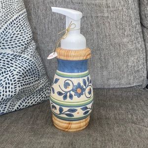 Soap dispenser